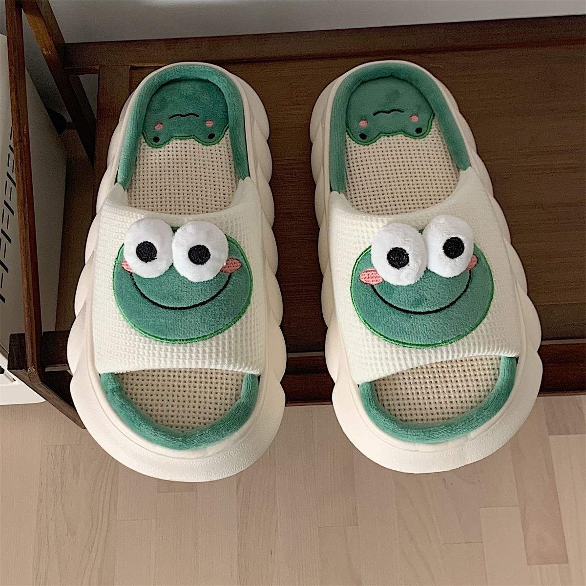 Women's Cartoon Cute Frog Linen Slippers
