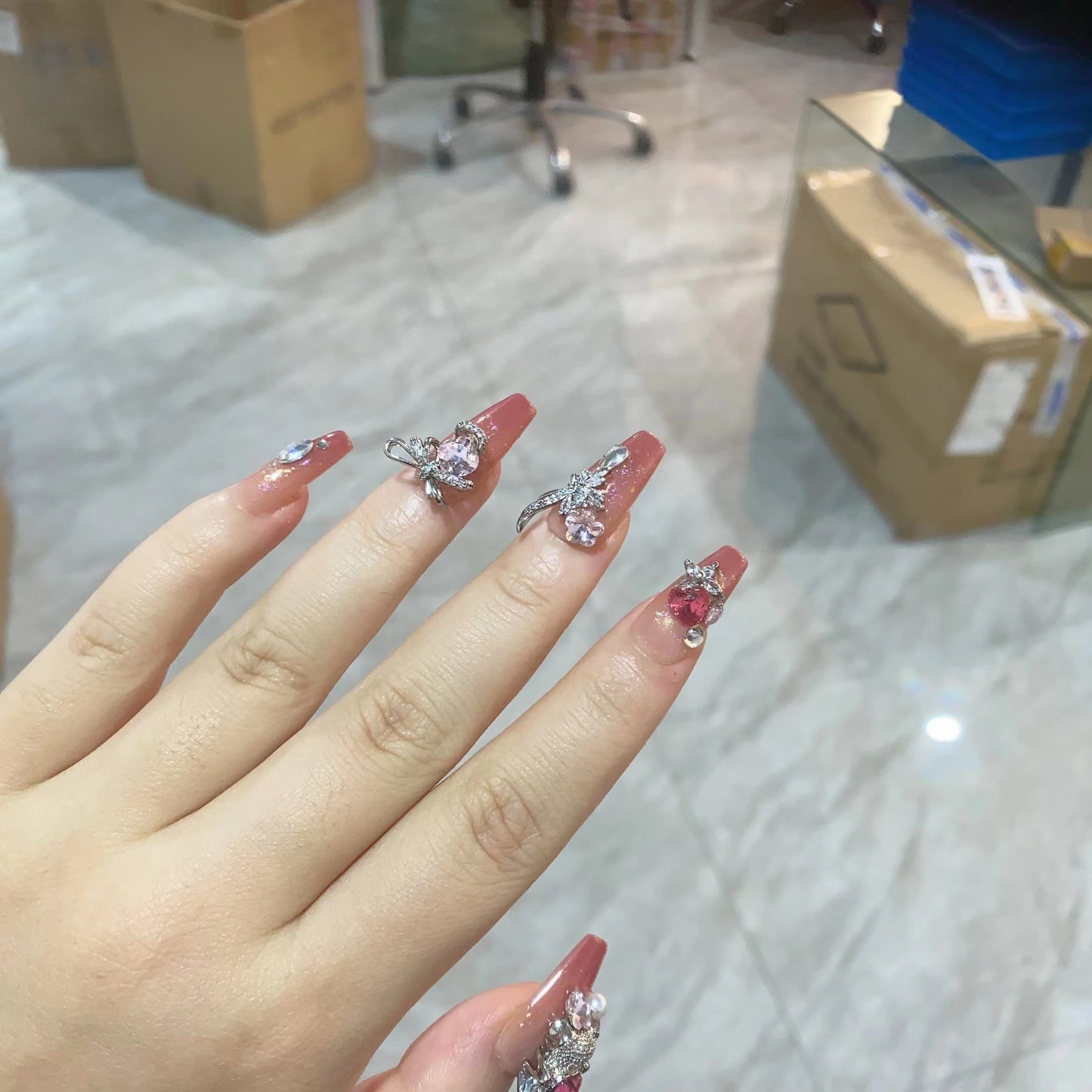 Nail Patch Can Be Taken With Simple And Luxurious Bear
