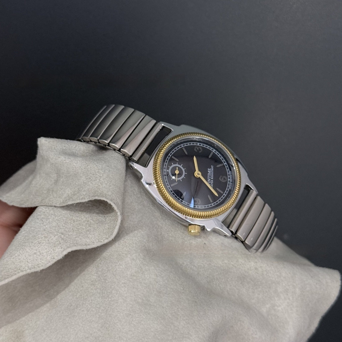 Commuter's All-matching Quartz Classic Medieval Niche Watch