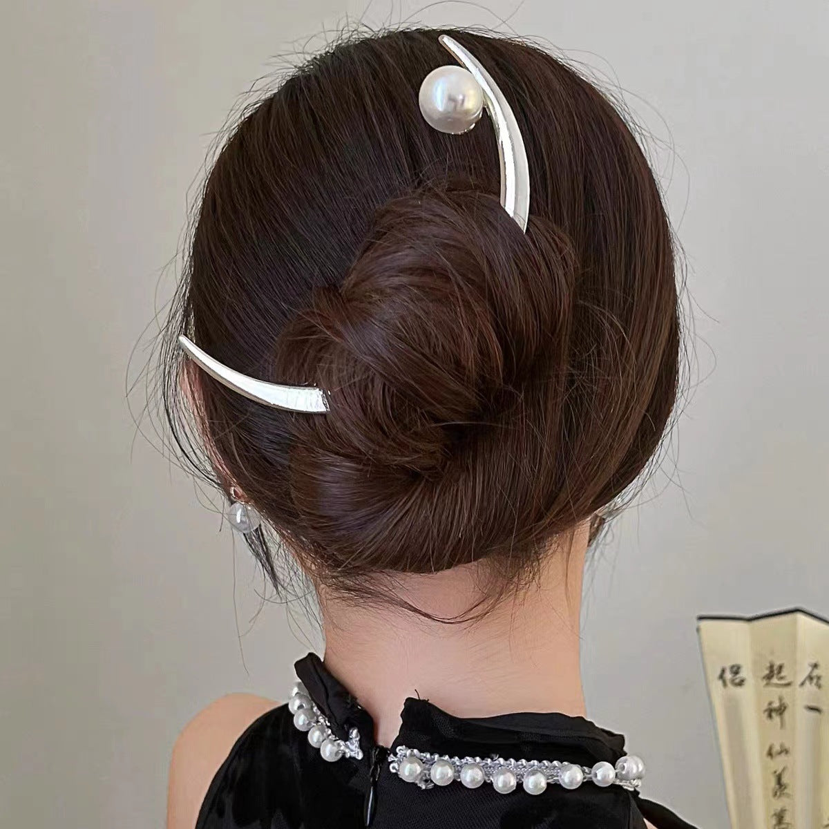 Chinese Women With Hairpins On The First Quarter Of Moon