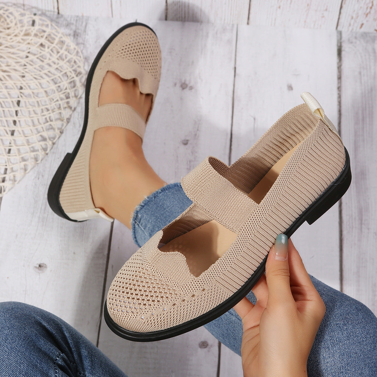Plus Size Women's Leisure Thin Shoes Hollow Design Fly-kit Mesh Low Heel Mom Shoes