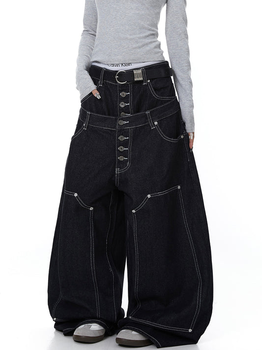 Damejeans i amerikansk stil med broderi, knaplukning og lige ben