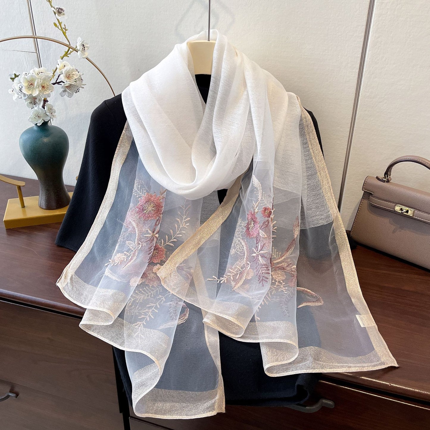 Moderigtigt broderet langt jacquard-sjal