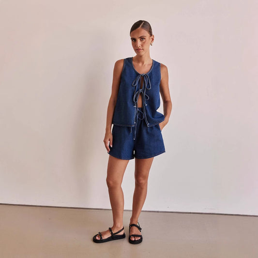 Fashionable Casual Sleeveless Top And Shorts Set With Tie Details