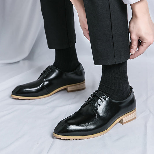 Spidse træhælede pumps til business casual og formel brug