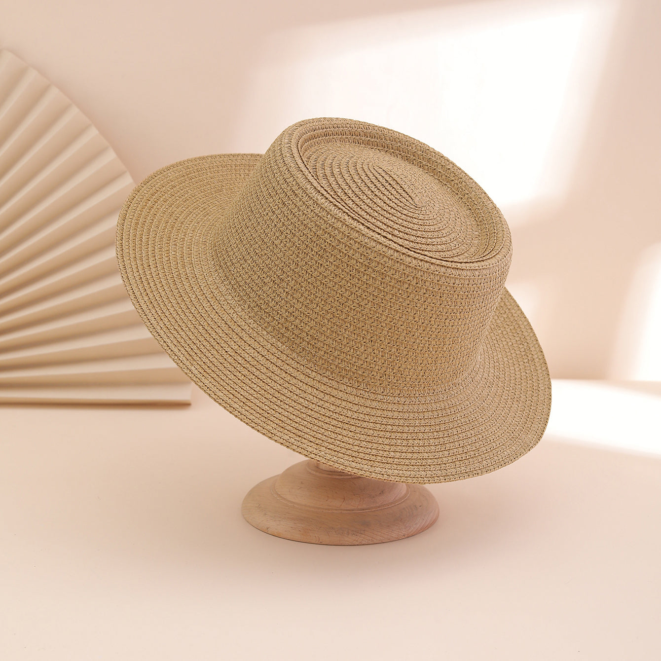 Stylish And Versatile Sun Hat For Ladies, Featuring A Solid Color Broad Brim And Foldable Concave Top. Perfect For Outdoor Travel, Beach Vacations.
