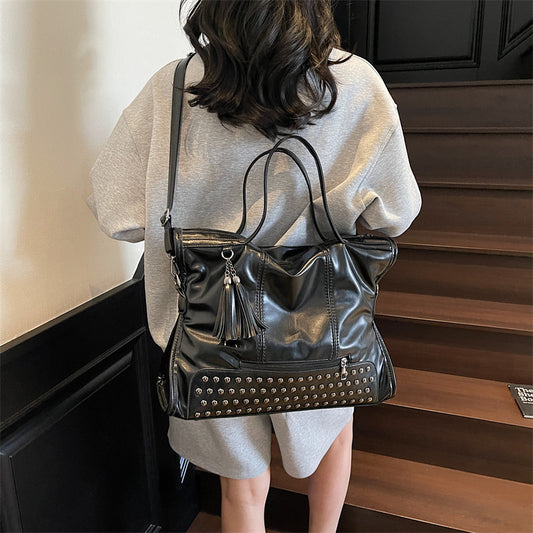 Women's New Fashion Rivet Large Capacity Portable Messenger Bag