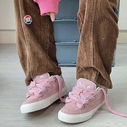 Alsidige sports- og fritidssko med flad sål til skateboarding