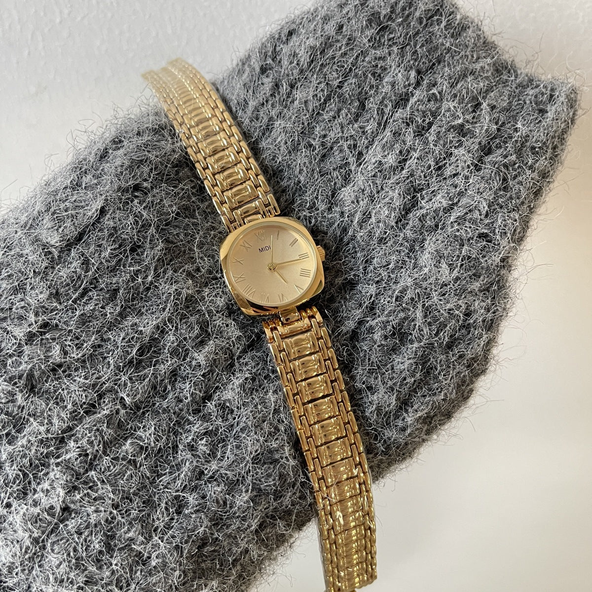 Women's Watch Exquisite High-grade Gold Steel Strap Watch