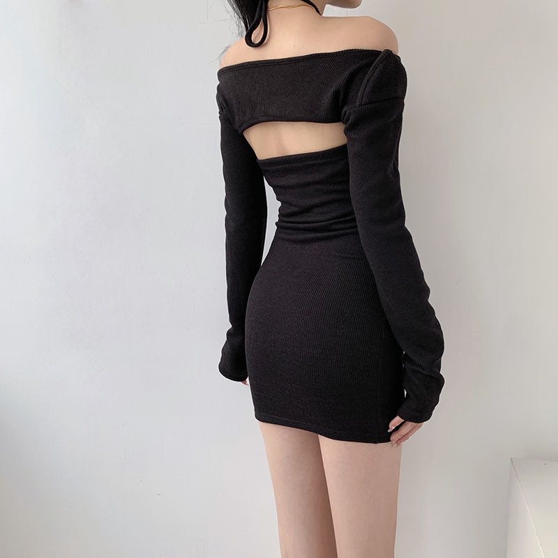 Figure-hugging Halter-neck Dress That Flatters The Silhouette