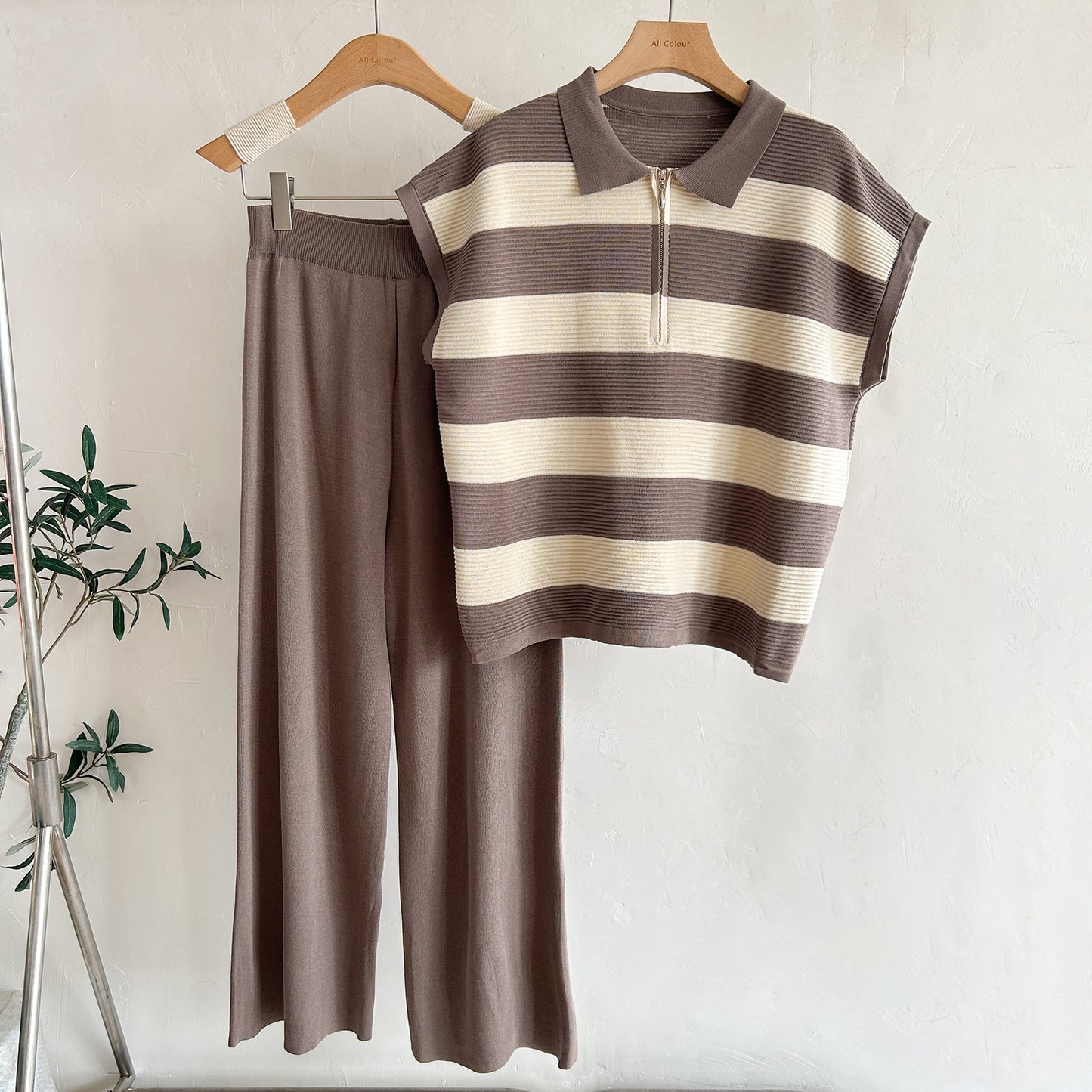 Half-Chain-Link Pattern Knitted Sleeveless Top And Wide-Leg Pants Set