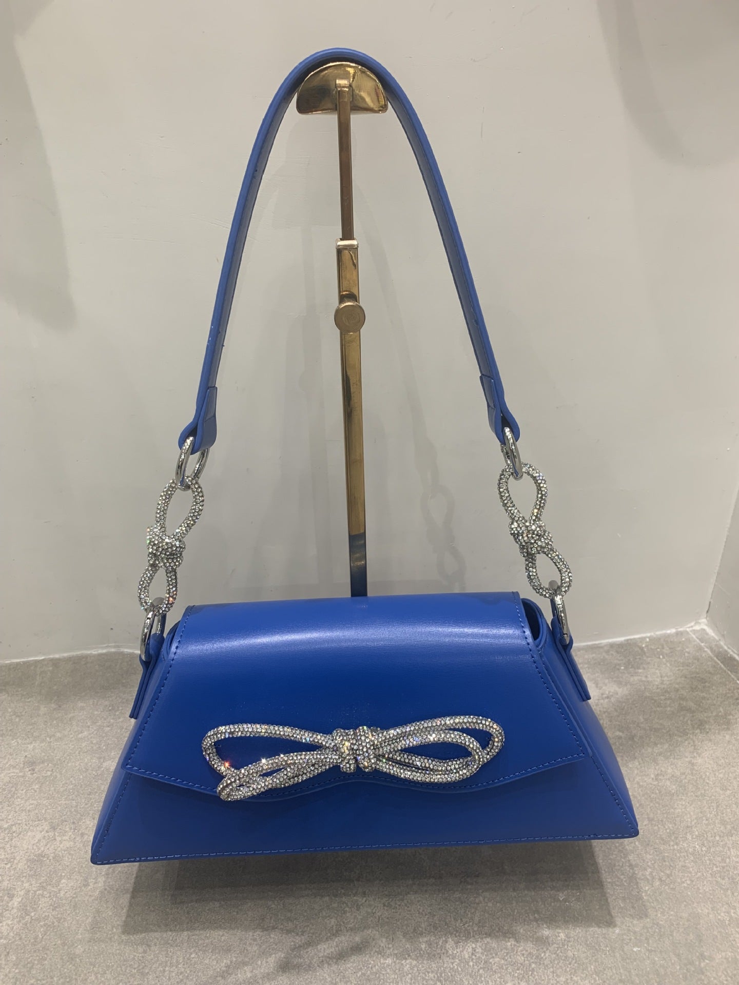 Leather Niche Light Luxury Bow Buckle Shoulder Bag