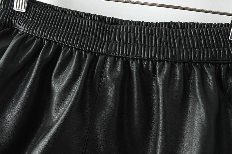 Women's PU Leather Elastic Waist Leather Casual Shorts
