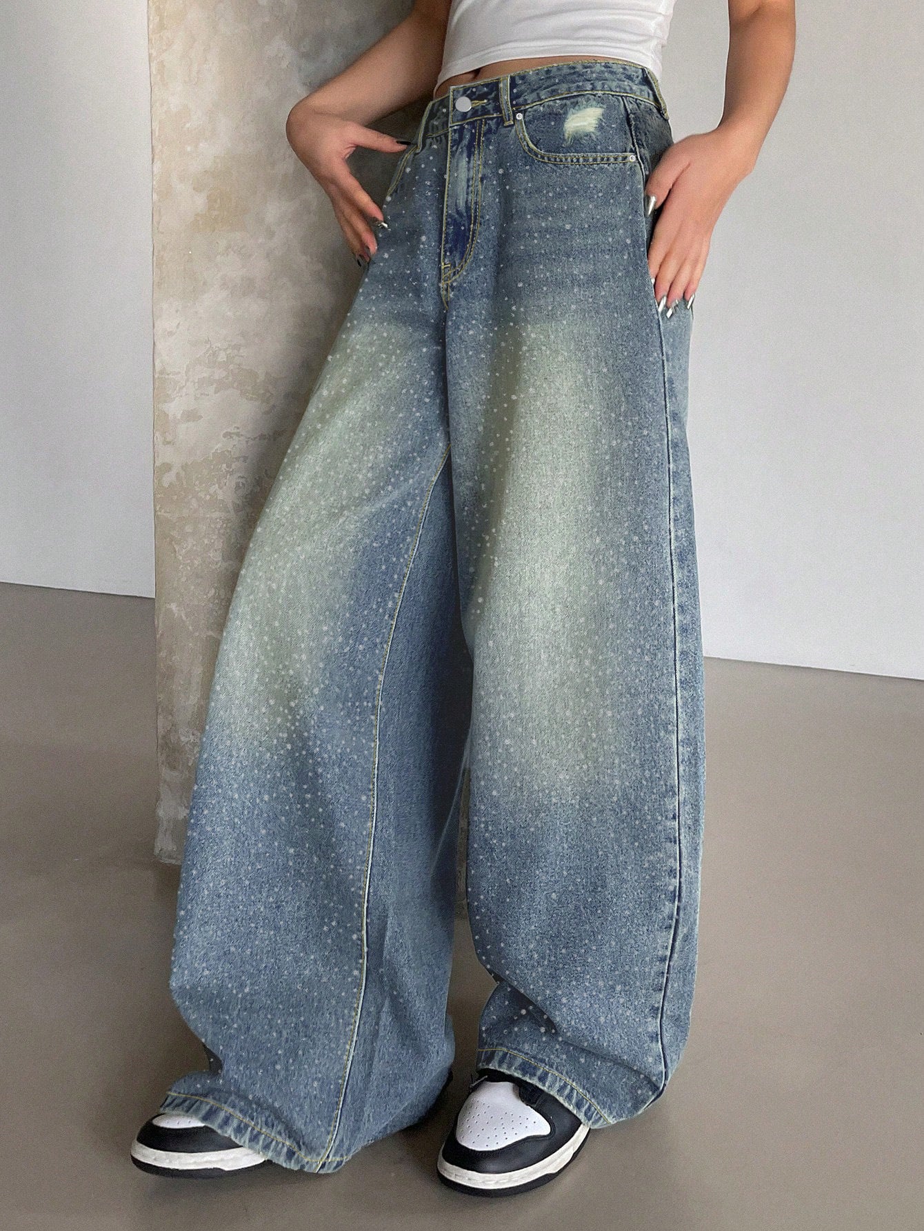 Vandvaskede blå ekstra lange jeans med brede ben og gulvlængde