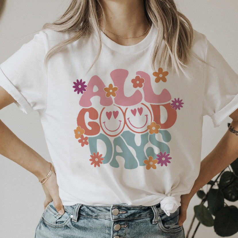 Sød og nuttet t-shirt med bogstaver og løs rund hals