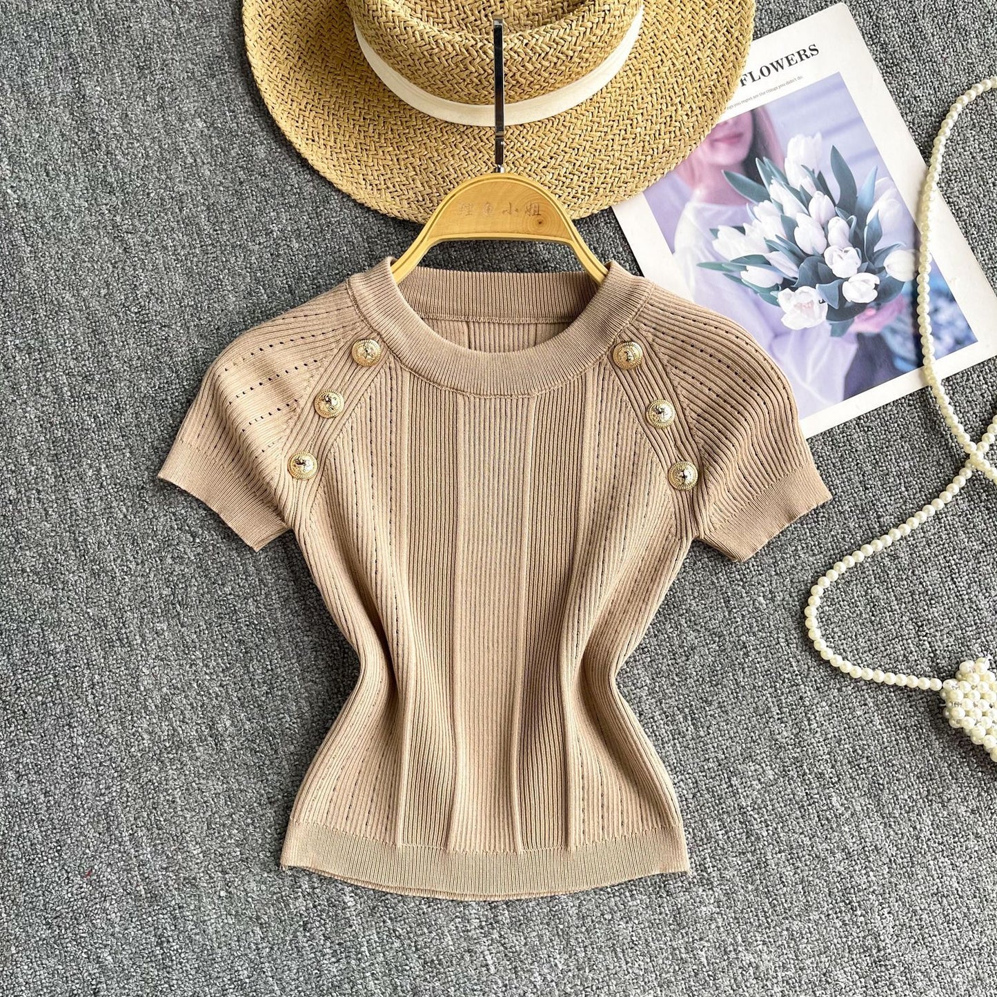 Slimming Lightweight Knit Crewneck T-shirt With A Stylish Versatile Design