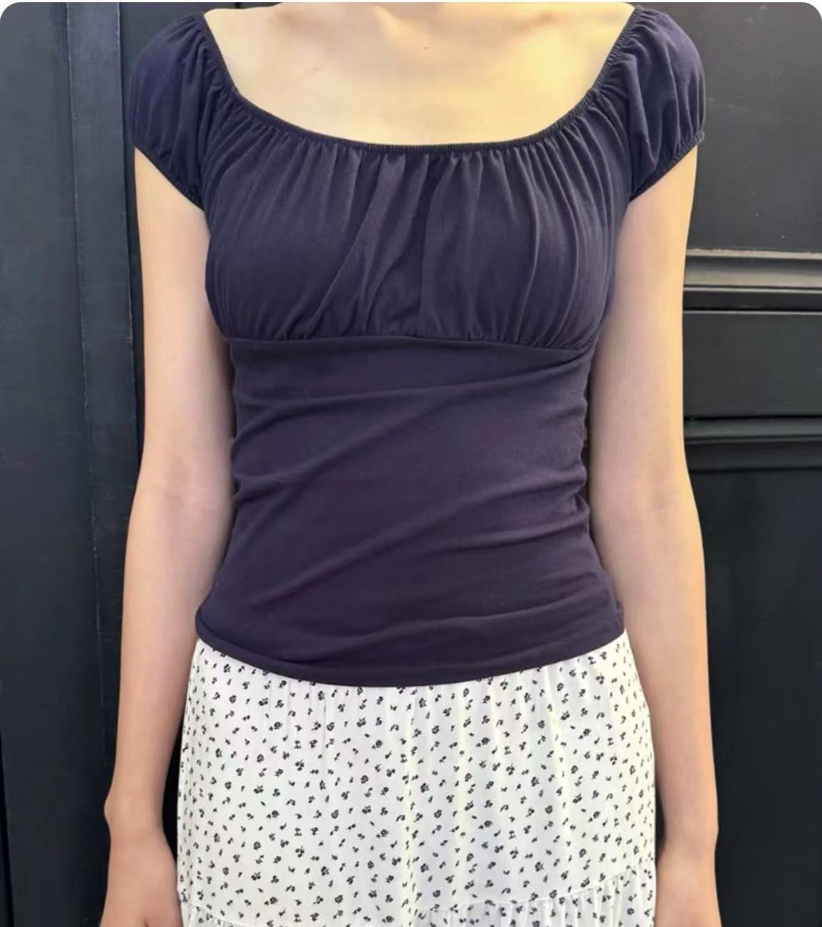 Womens Short-sleeve Top With A Round Neck And Puffed Sleeves