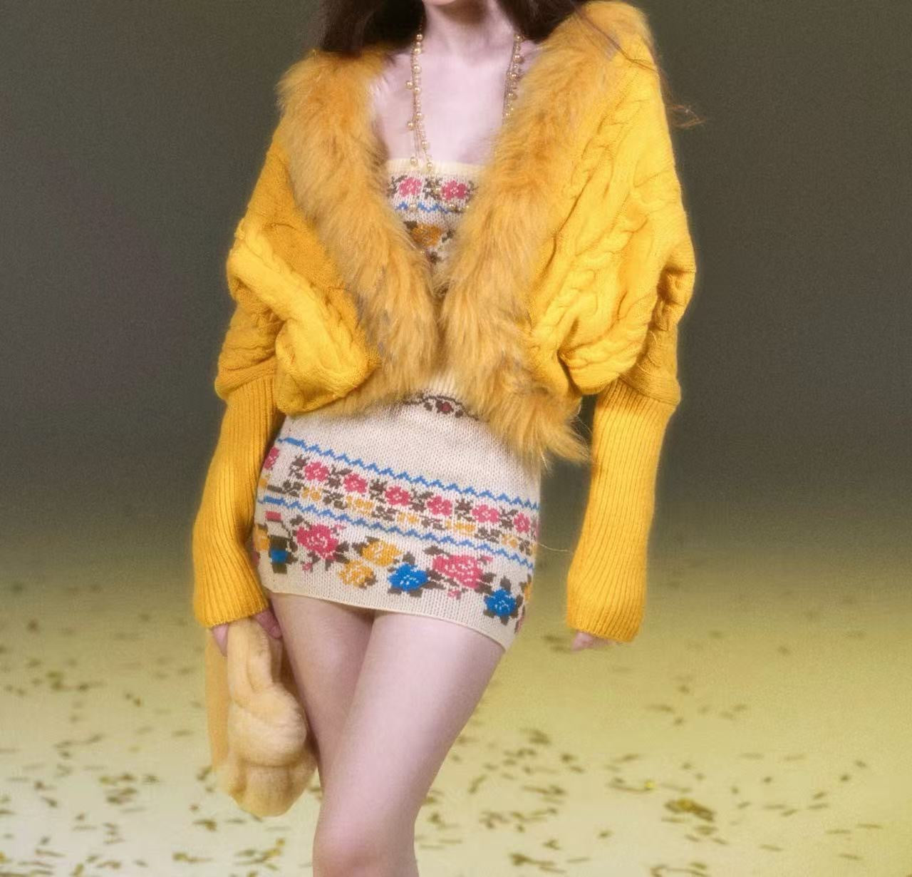 Contrast-color Rose Fair Isle Knit Cardigan Figure-hugging Floral Tube Dress