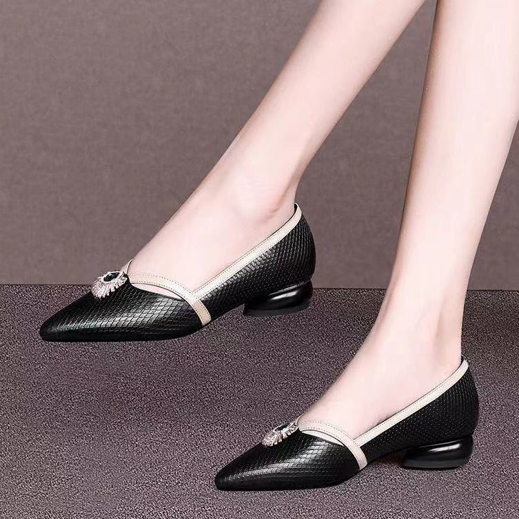 Women's Leather Flower Shallow Mouth Flat Heel Shoes