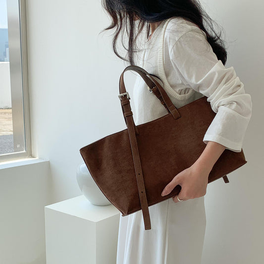 New Autumnwinter Tote Bag In Suede With A Large Capacity