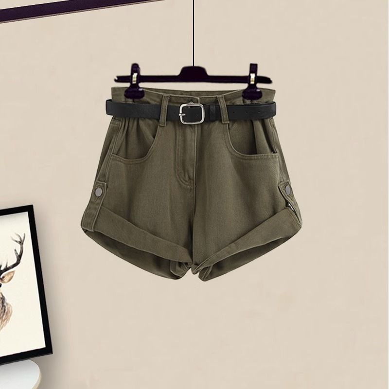 Afslappet slankende tøj til kvinder: Top med korte ærmer og cargoshorts