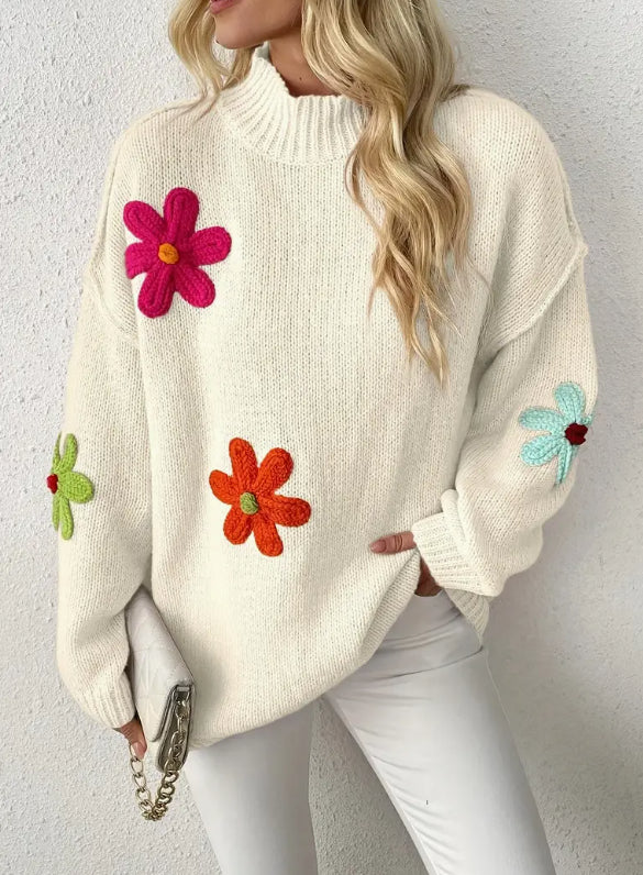 Strikket sweater med blomsterapplikationer i store størrelser