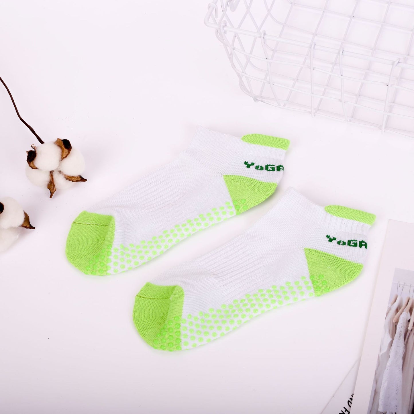Fashion Sweat-absorbent Breathable Female Non-slip Yoga Socks