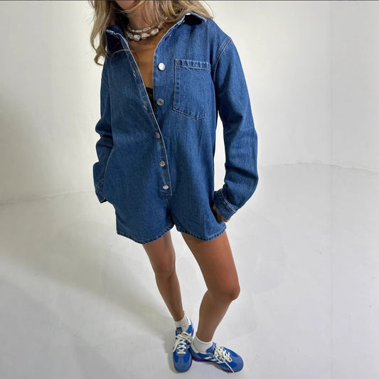 Retro-style Relaxed-fit Womens Top With A Turn-down Collar And Buttons