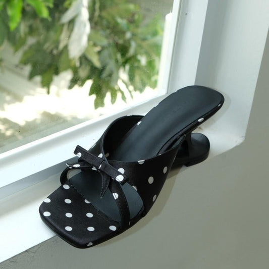 Kvinders sandaler med firkantet snude og sløjfe i alien-stil