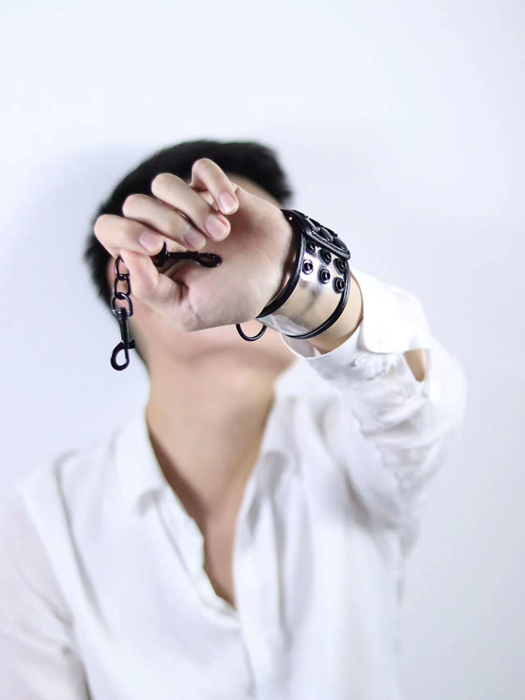 Traction Hardware Chain Plush Neck