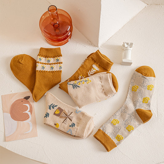 Women's Fashionable And Versatile Retro Mid-calf Socks