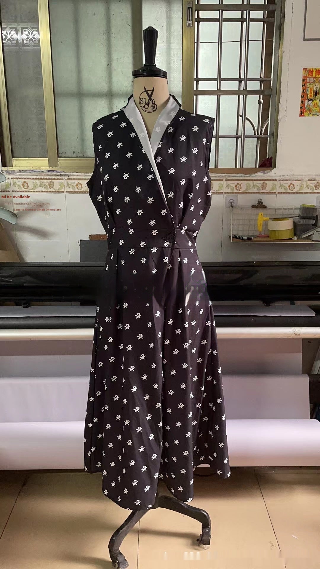 Fashion Polka Dot V-neck Women's Button Fishtail Skirt