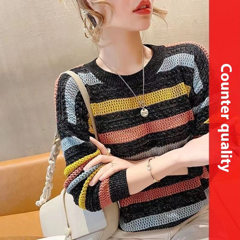 Løs kort stribet sweater med rullekrave