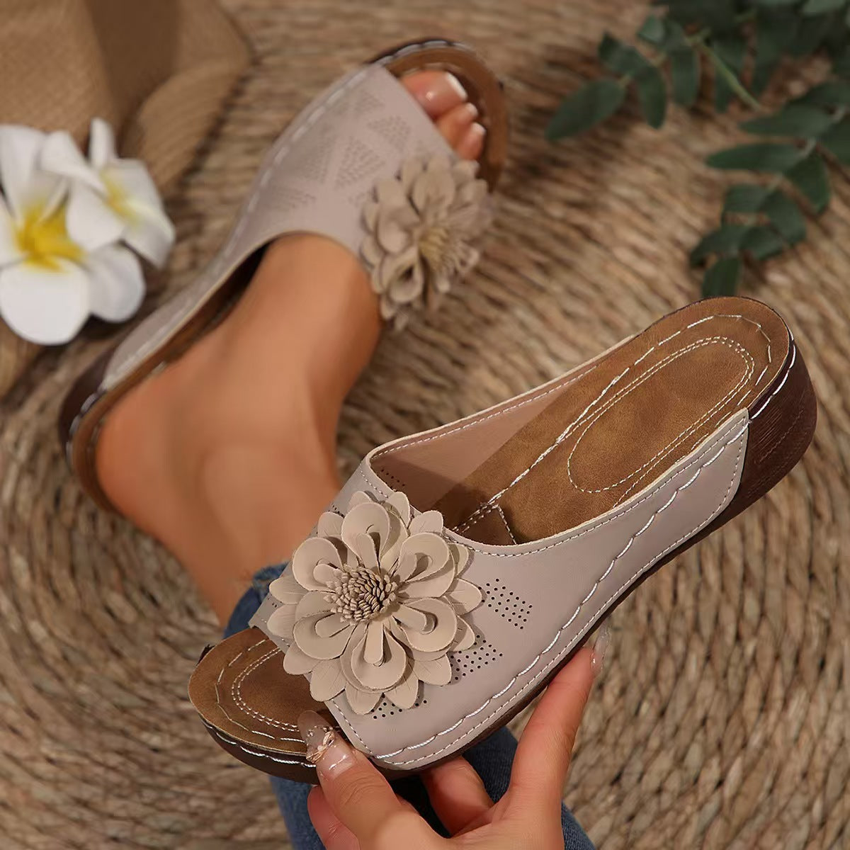 Fashion Personality Women's Thick Bottom Peep-toe Slippers