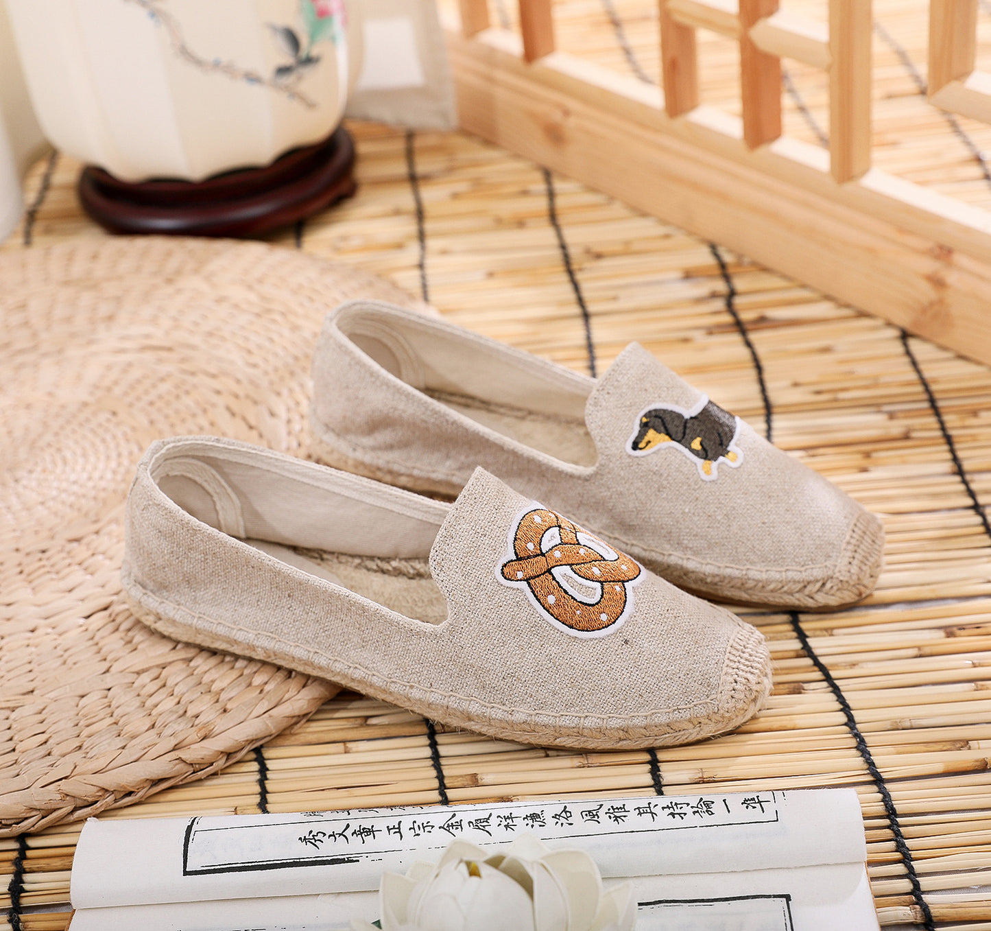 Cartoon Pattern Embroidered Cotton And Linen Shallow Mouth Cloth Shoes