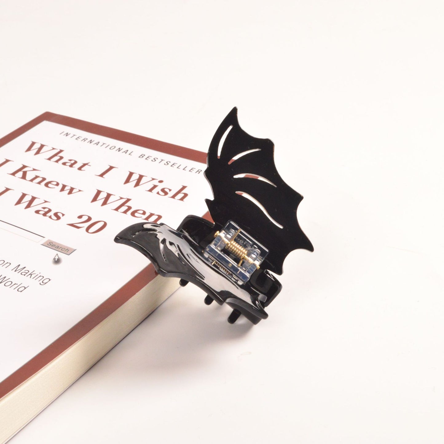 Acetic Acid Clasp Bat Fashion