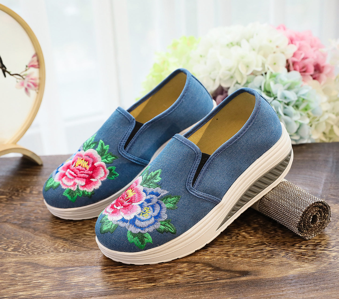 Casual Slip-on Student Shoes Embroidered Cotton Shoes