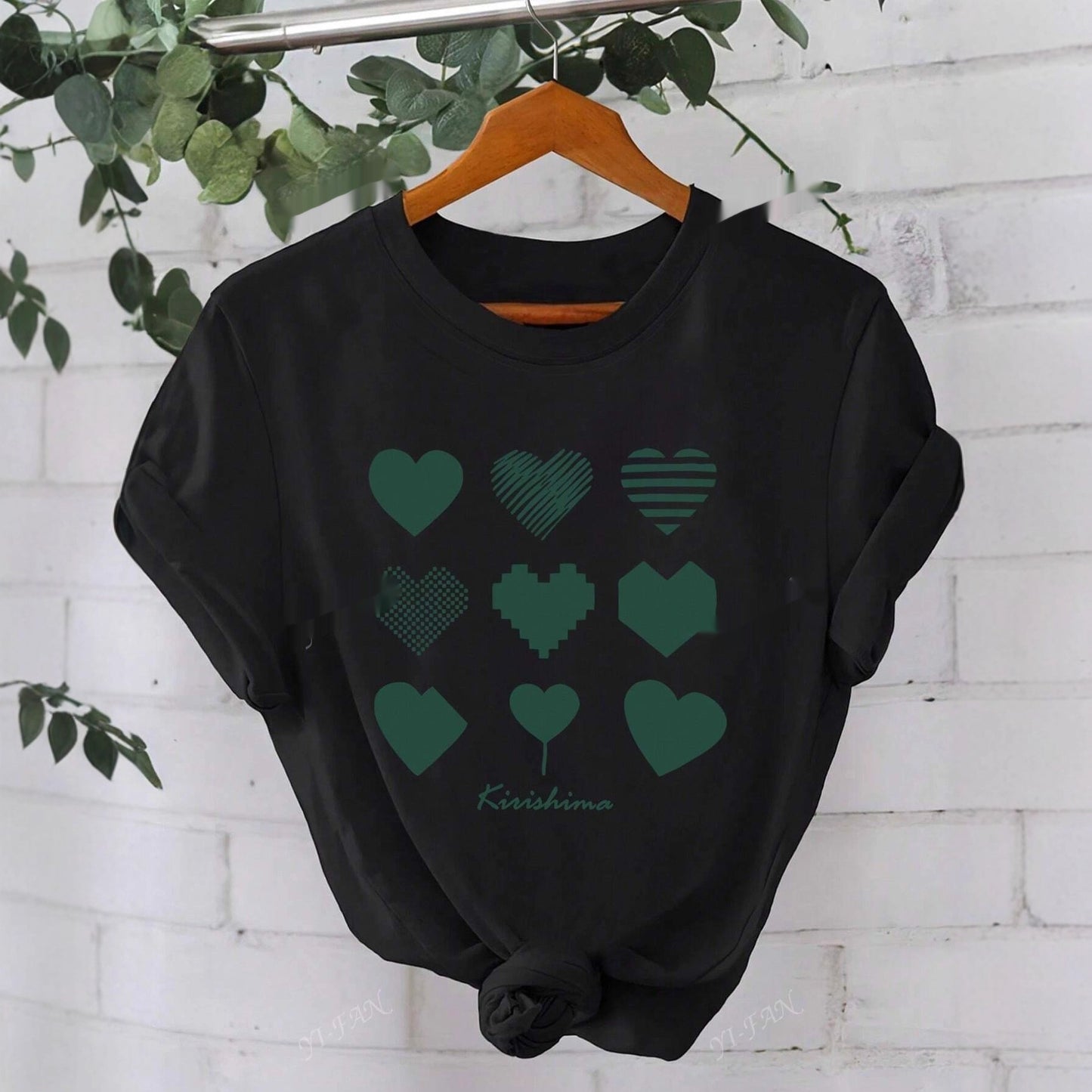Womens Round-neck Short-sleeve Top With A Heart And Letter Print