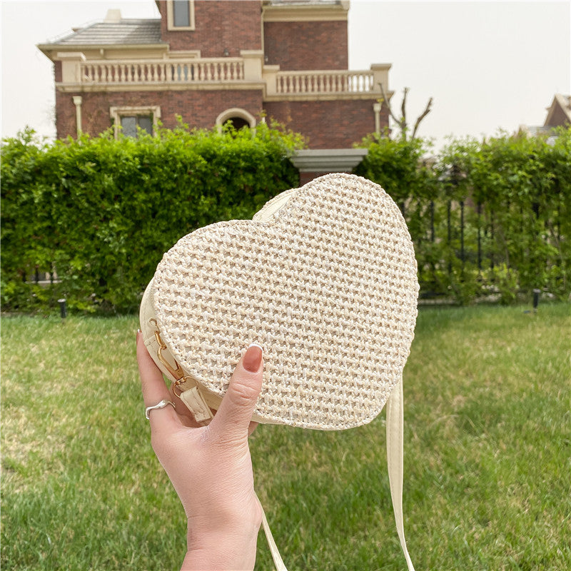 Western-style Love-shaped Straw Woven One-shoulder Diagonal Bag