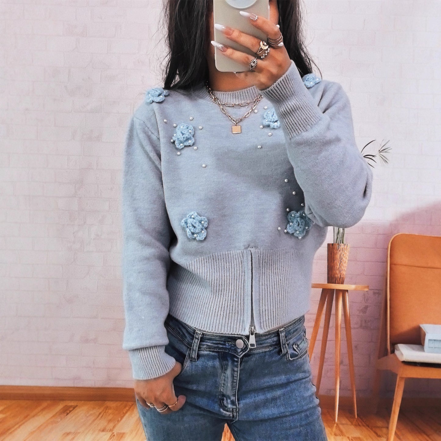 Three-dimensional Flower Pearl Elegant Zipped Round Neck Sweater