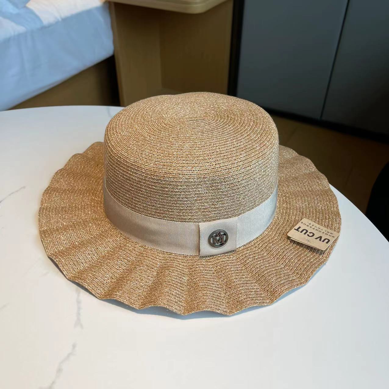 Women's Simple Wavy Flat Top Foldable Straw Hat
