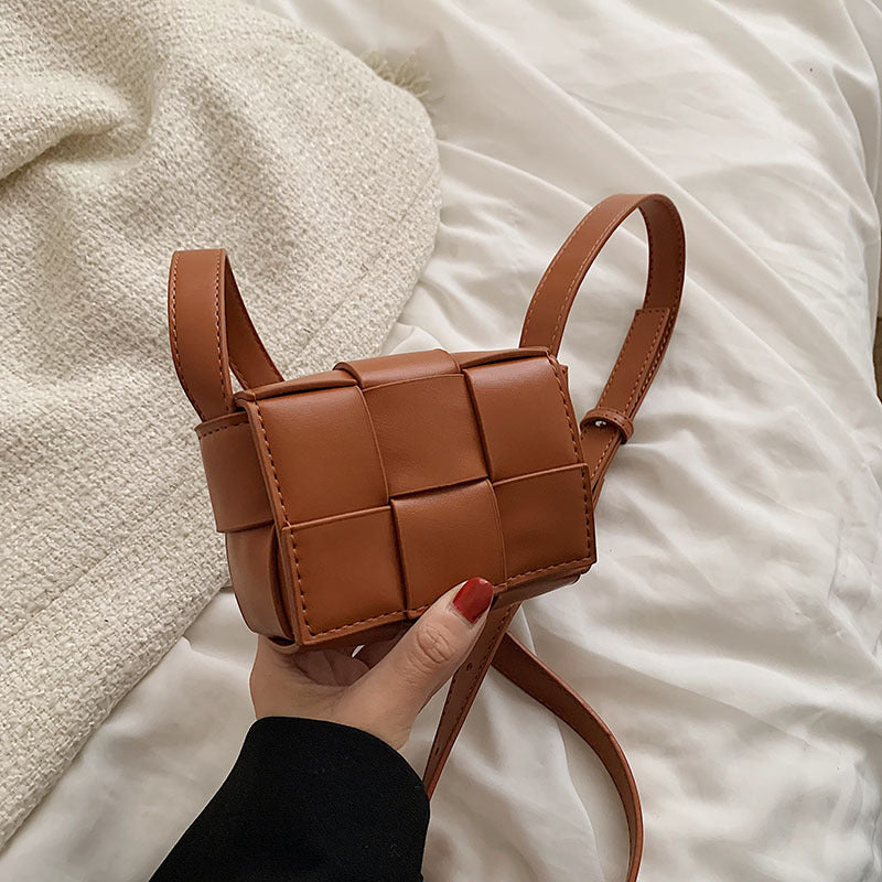 High-quality Texture Women's Fashion Messenger Bag Weaving