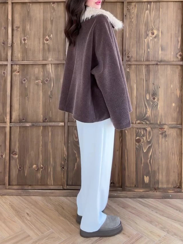 Brun oversize frakke med hvid krave i imiteret pels