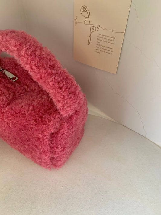 Hand Messenger Women's Fluffy Chain Pouch