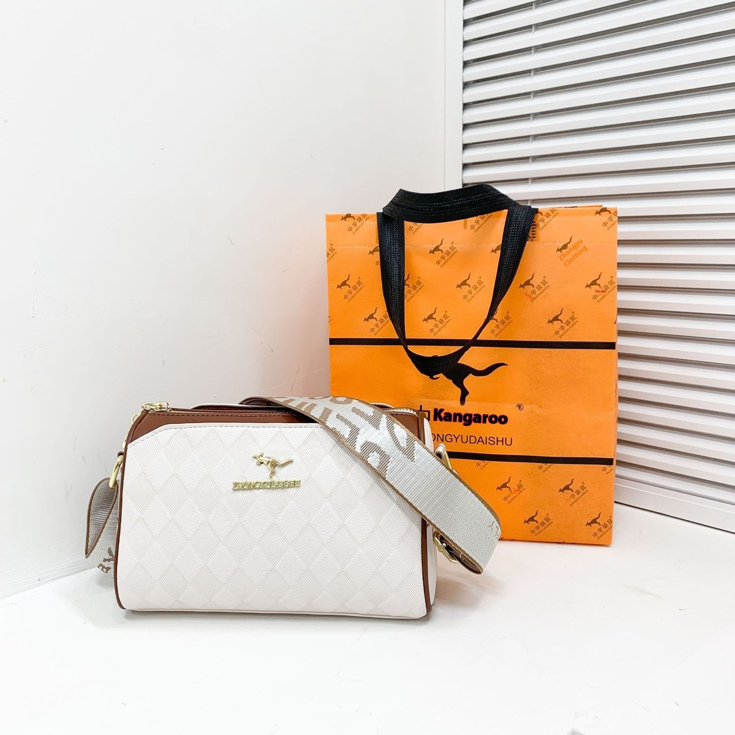Women's Bag Chessboard Plaid One Shoulder Bag Wide Shoulder Strap Messenger Bag Retro Style Kangaroo Handbag Bags