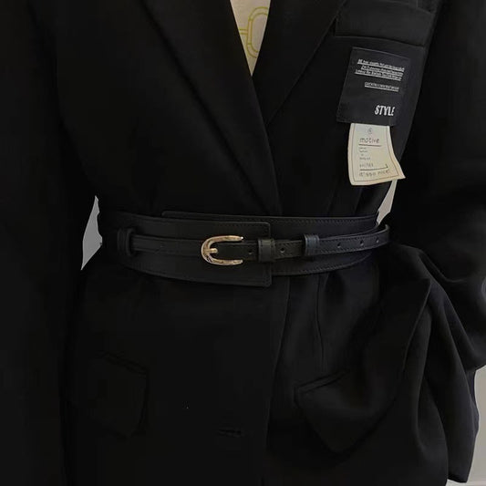 Sæt med sweater, kjole, frakke og bælte til kvinder