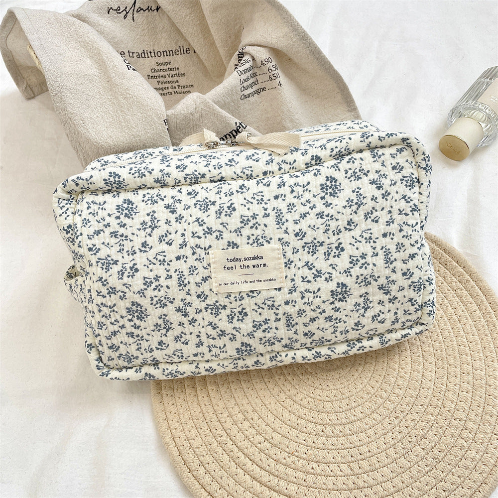 Large Capacity Blue Crabapple Flower Makeup Bag