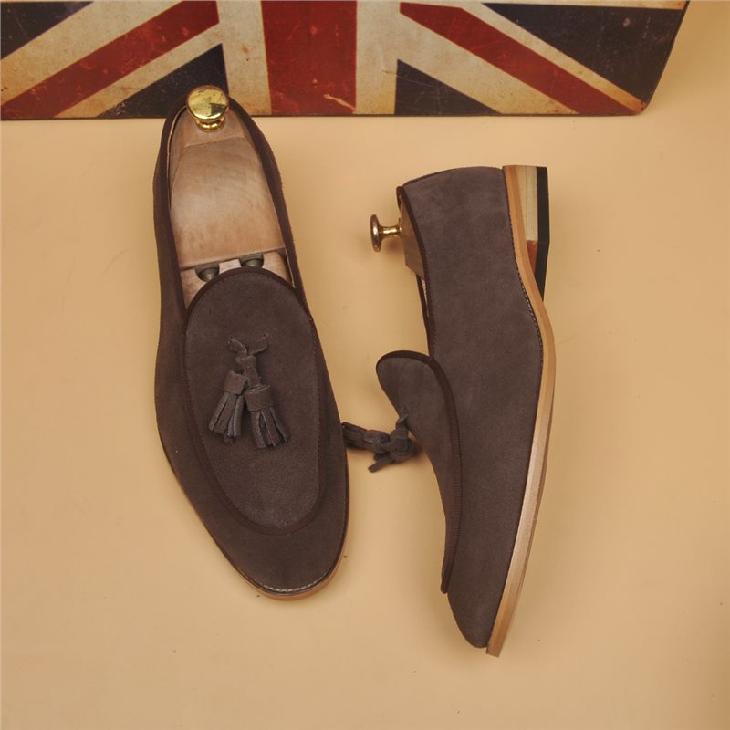 Breathable Mens Slip-on Loafers With A Pointed Toe In A Classic British Style