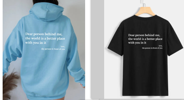 Dame-plyshættetrøje med bogstavprint, kængurulomme og snøre, unisex