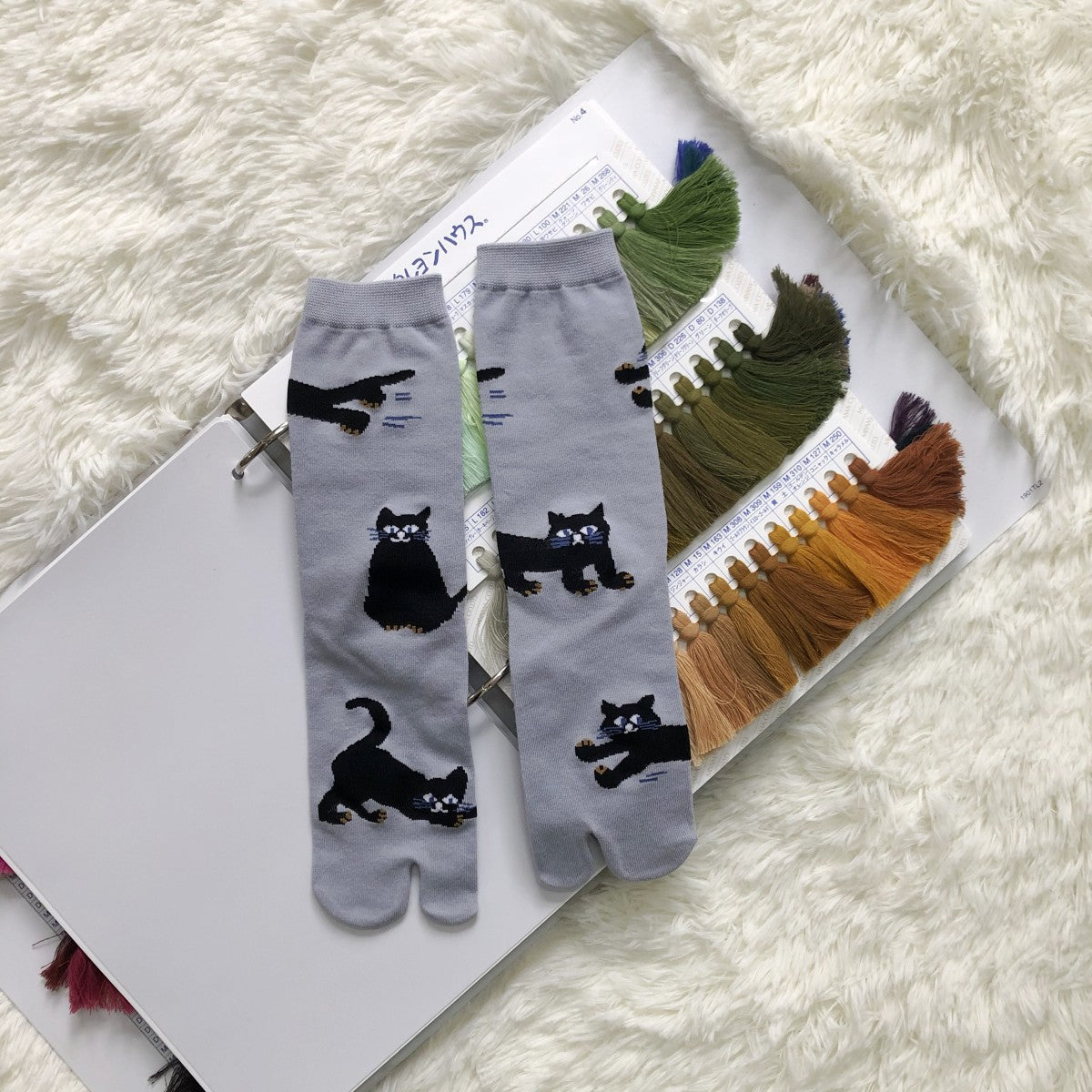 Japanese Sou Style Flower Cat Harajuku Literary Girl Two-toe Socks